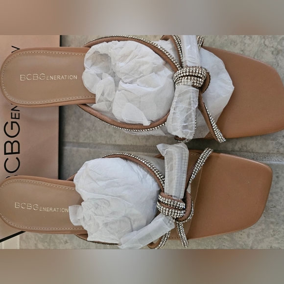 NIB BCBGeneration Selma Sandal-Tan - Picture 4 of 7
